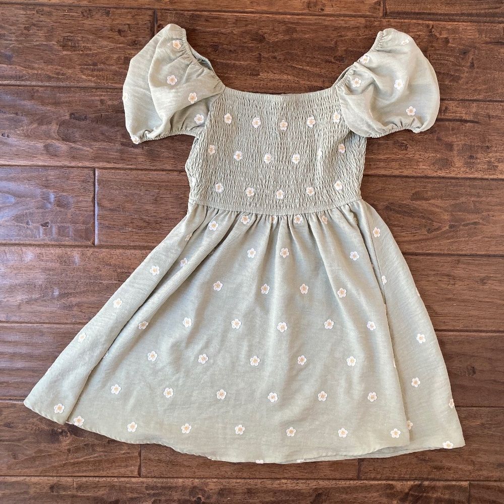 Boutique Sage Green Floral Embroidered Dress Women's Small Smocked Puff Sleeve